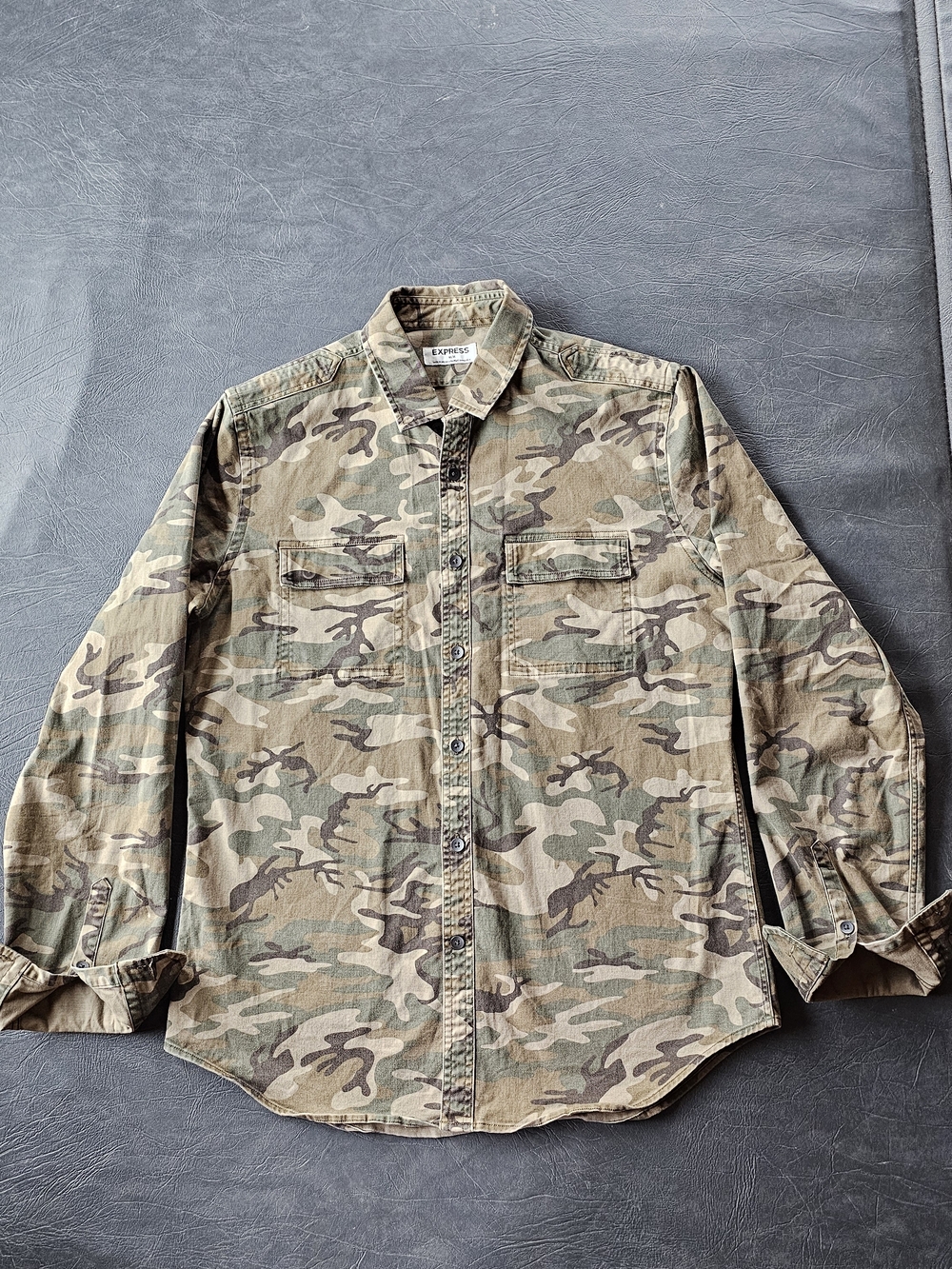 Express Men’s Camouflage Button Up Shirt Size Medium